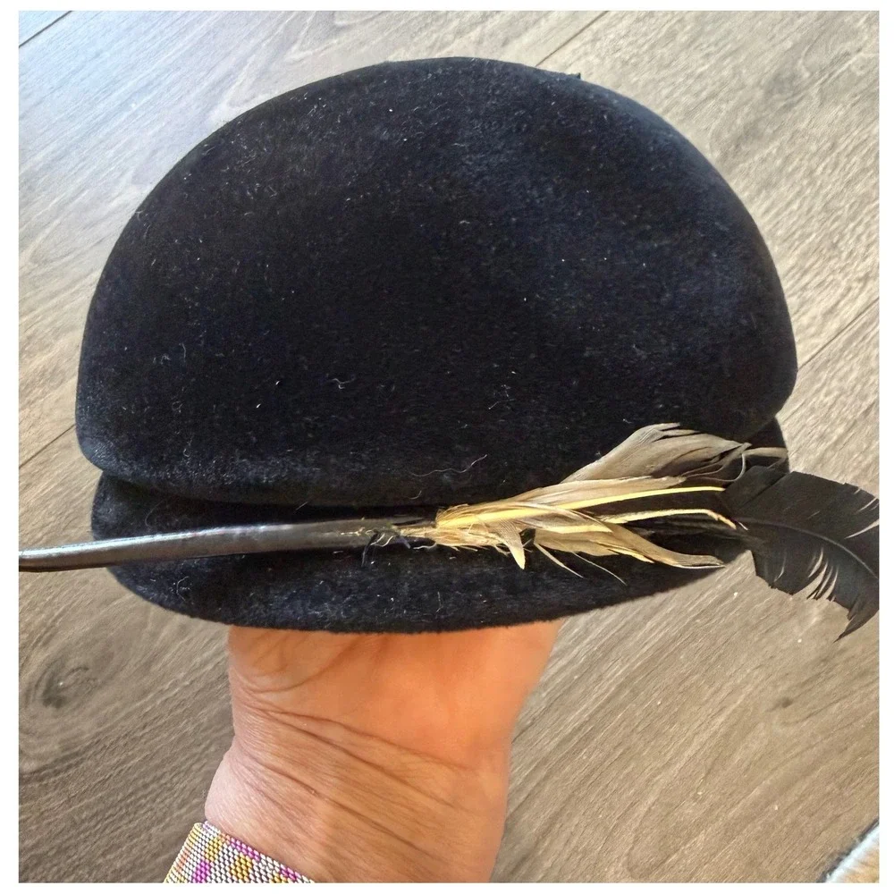 Vintage Norman Durand Wool Cloche Hat Black‎ Feather Detail Made Italy